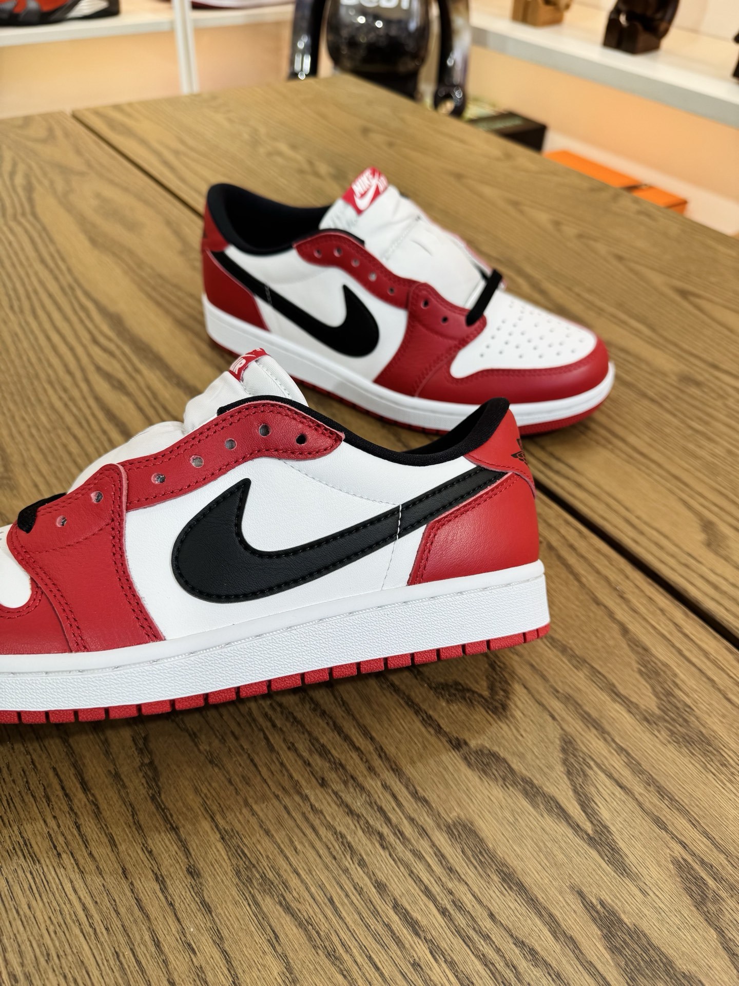 AJ1 LOW OG Chicago  芝加哥 2025版 HQ6998-600 尺碼 40-48.5「US7-14」