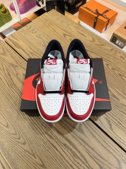 AJ1 LOW OG Chicago  芝加哥 2025版 HQ6998-600 尺碼 40-48.5「US7-14」