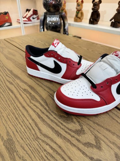 AJ1 LOW OG Chicago  芝加哥 2025版 HQ6998-600 尺碼 40-48.5「US7-14」