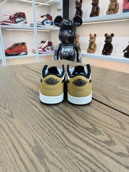 AJ1 Low OG 白棕 Rookie of the Year  尺碼 40-48.5「US7-14」 補貨了 CZ0790-107