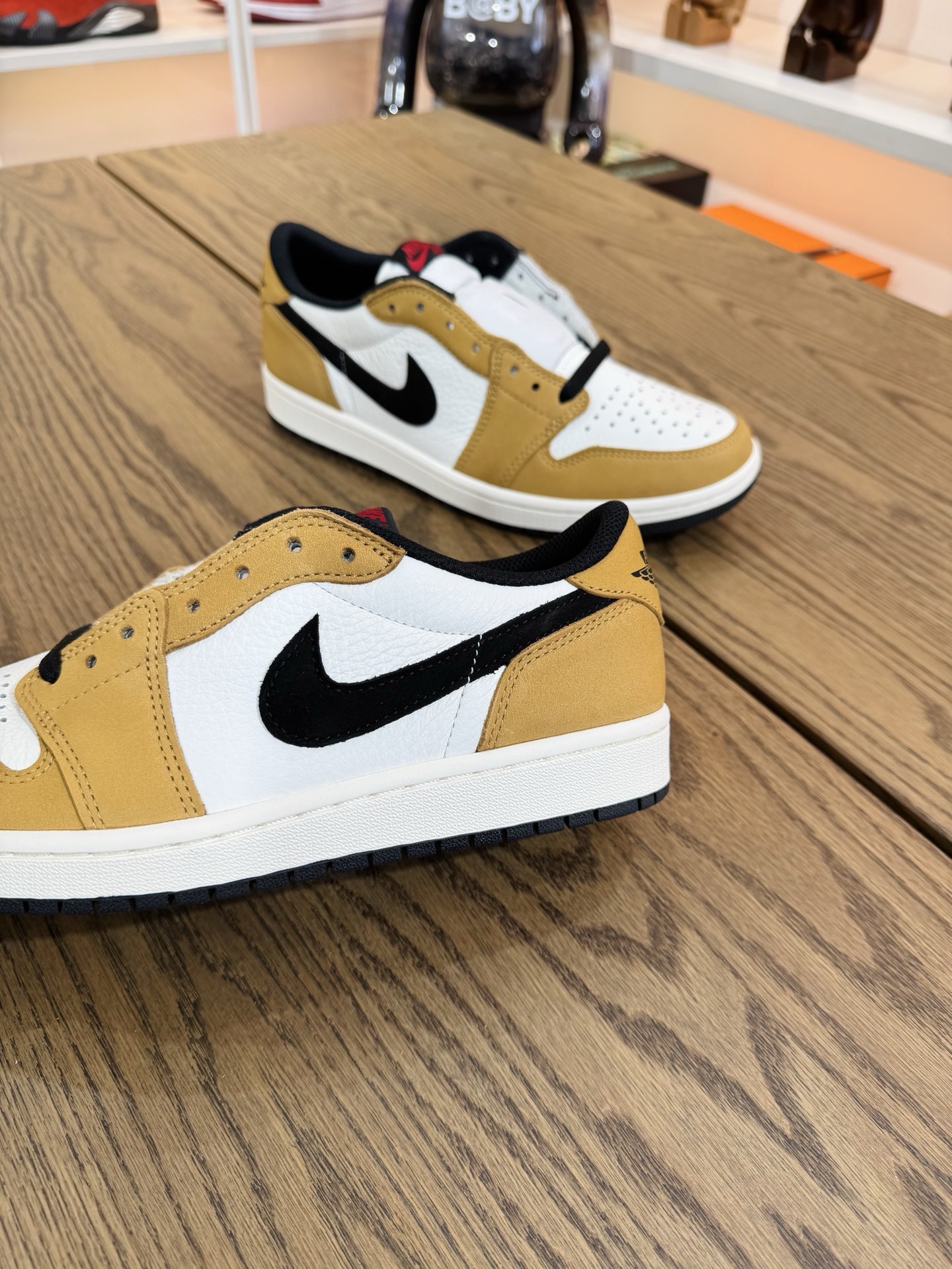 AJ1 Low OG 白棕 Rookie of the Year  尺碼 40-48.5「US7-14」 補貨了 CZ0790-107