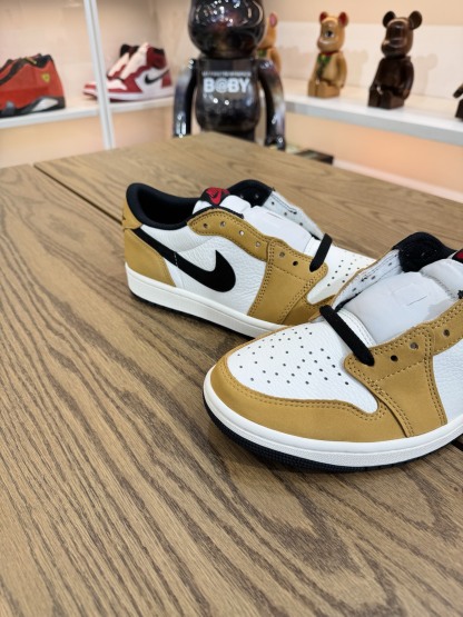 AJ1 Low OG 白棕 Rookie of the Year  尺碼 40-48.5「US7-14」 補貨了 CZ0790-107