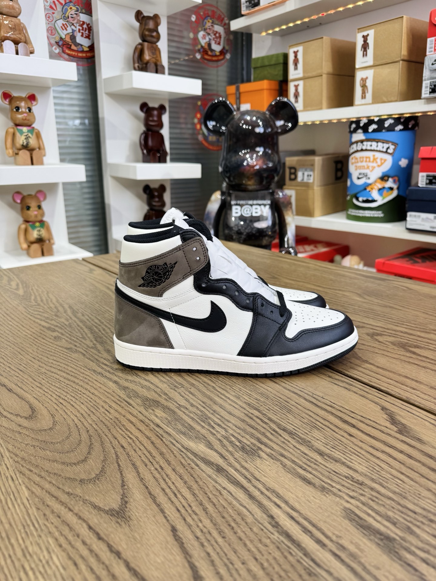 AJ1 Retro High OG Dark Mocha  黑摩卡 小倒鉤 尺碼 40.5-48.5「US7.5-14」  555088-105