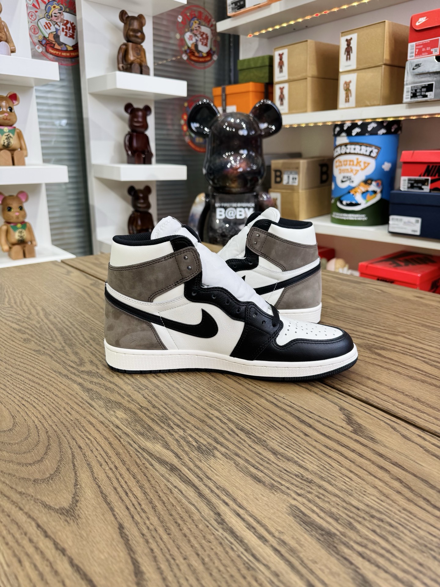 AJ1 Retro High OG Dark Mocha  黑摩卡 小倒鉤 尺碼 40.5-48.5「US7.5-14」  555088-105