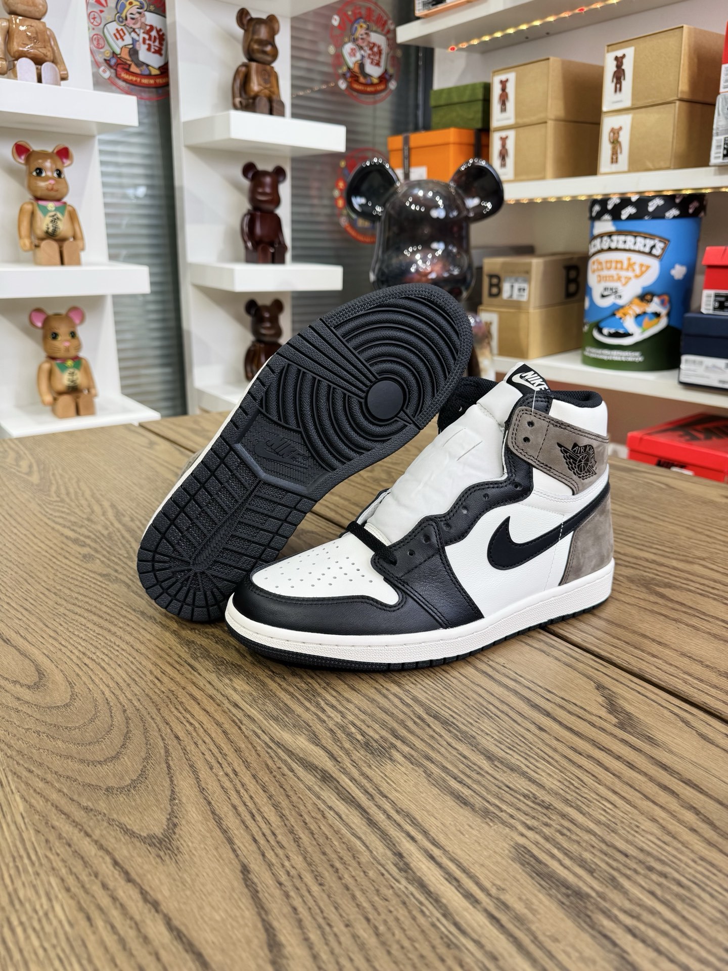 AJ1 Retro High OG Dark Mocha  黑摩卡 小倒鉤 尺碼 40.5-48.5「US7.5-14」  555088-105