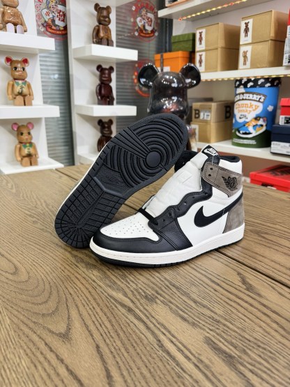 AJ1 Retro High OG Dark Mocha  黑摩卡 小倒鉤 尺碼 40.5-48.5「US7.5-14」  555088-105