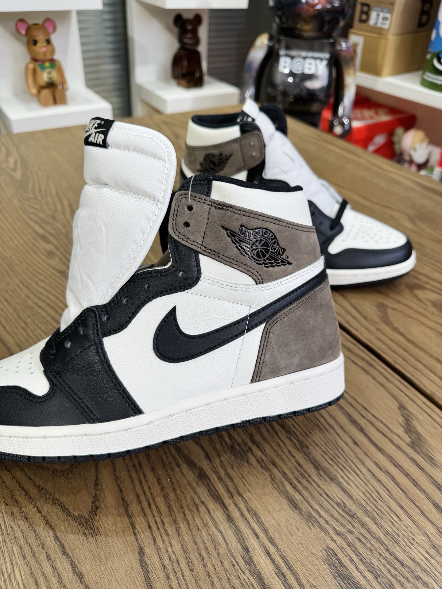 AJ1 Retro High OG Dark Mocha  黑摩卡 小倒鉤 尺碼 40.5-48.5「US7.5-14」  555088-105