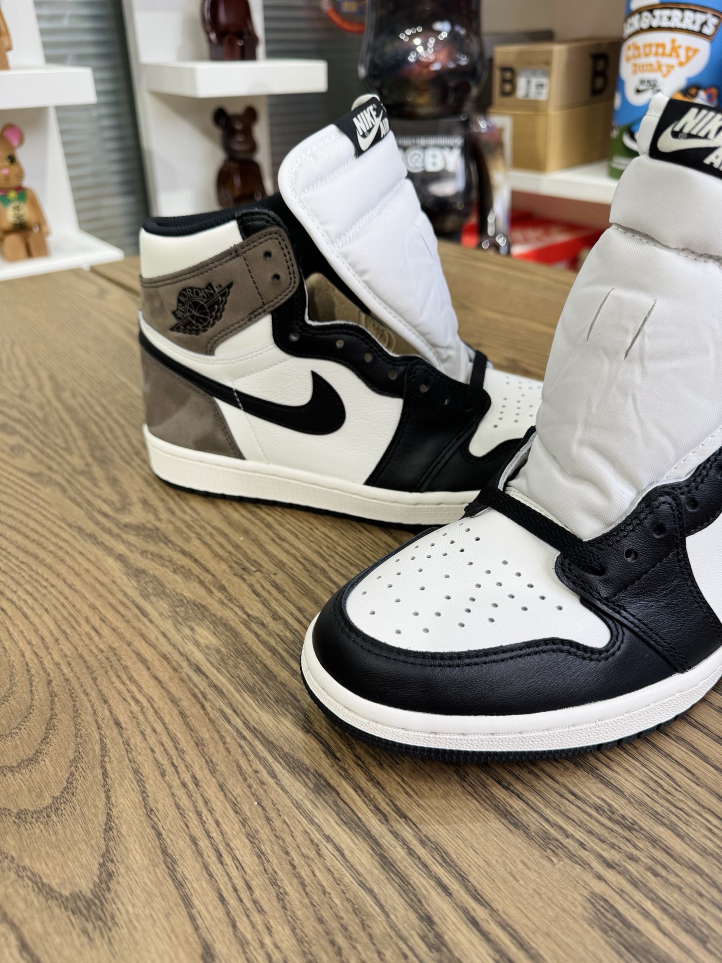 AJ1 Retro High OG Dark Mocha  黑摩卡 小倒鉤 尺碼 40.5-48.5「US7.5-14」  555088-105