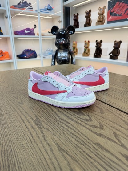 Travis Scott AJ1 Low OG  倒鈎 No.11代 猛男粉 IQ7604-101