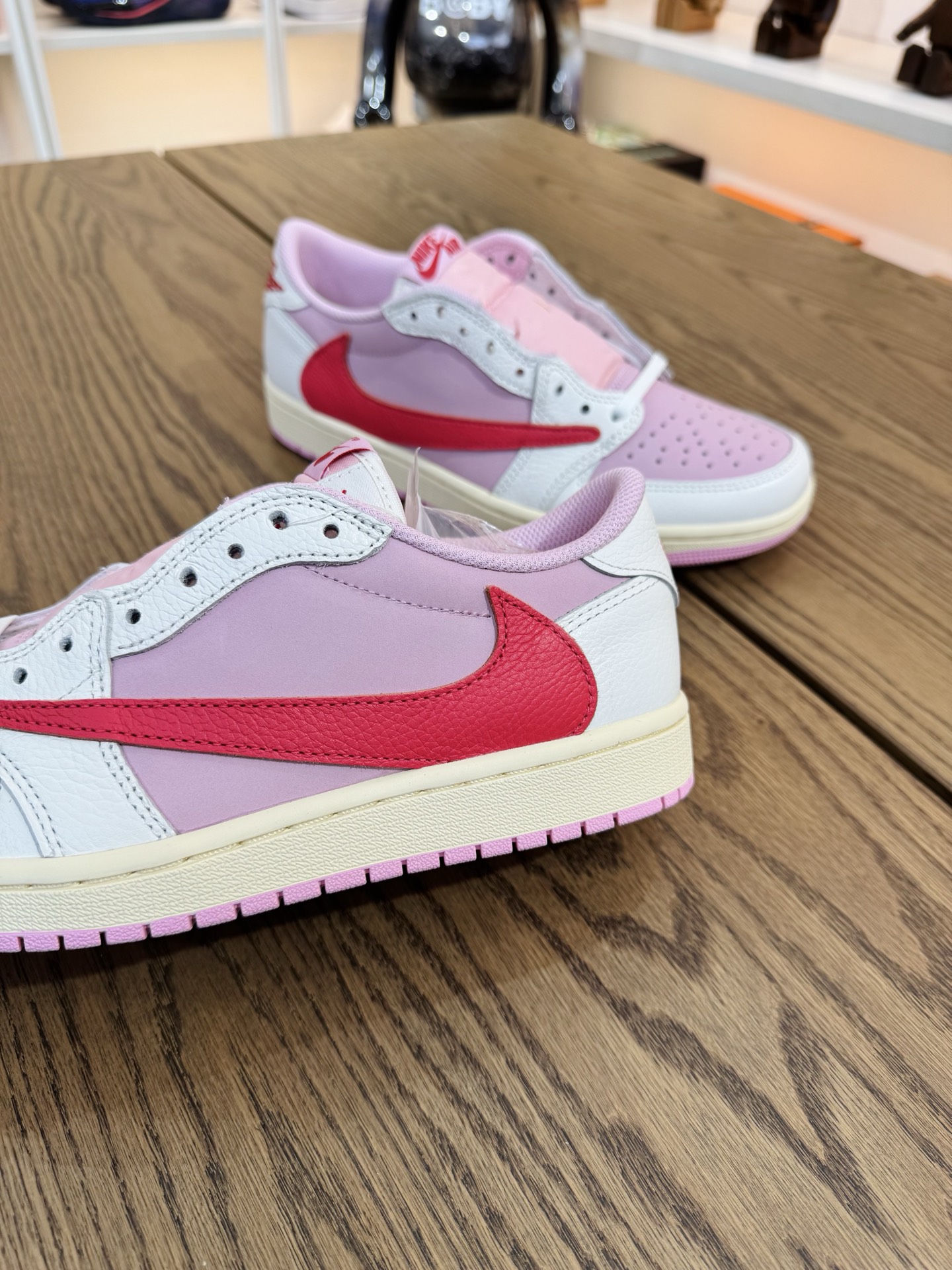 Travis Scott AJ1 Low OG  倒鈎 No.11代 猛男粉 IQ7604-101