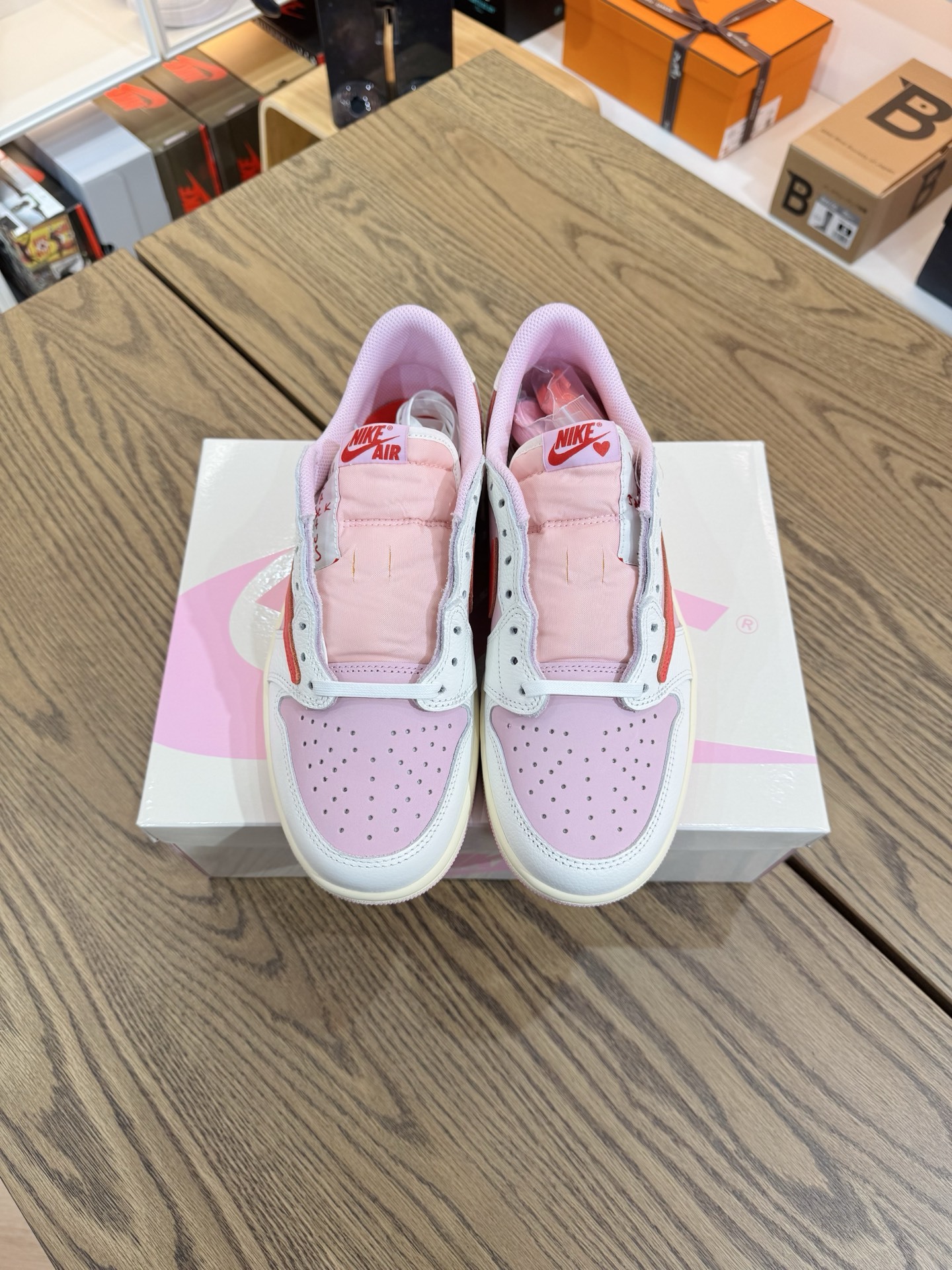 Travis Scott AJ1 Low OG  倒鈎 No.11代 猛男粉 IQ7604-101