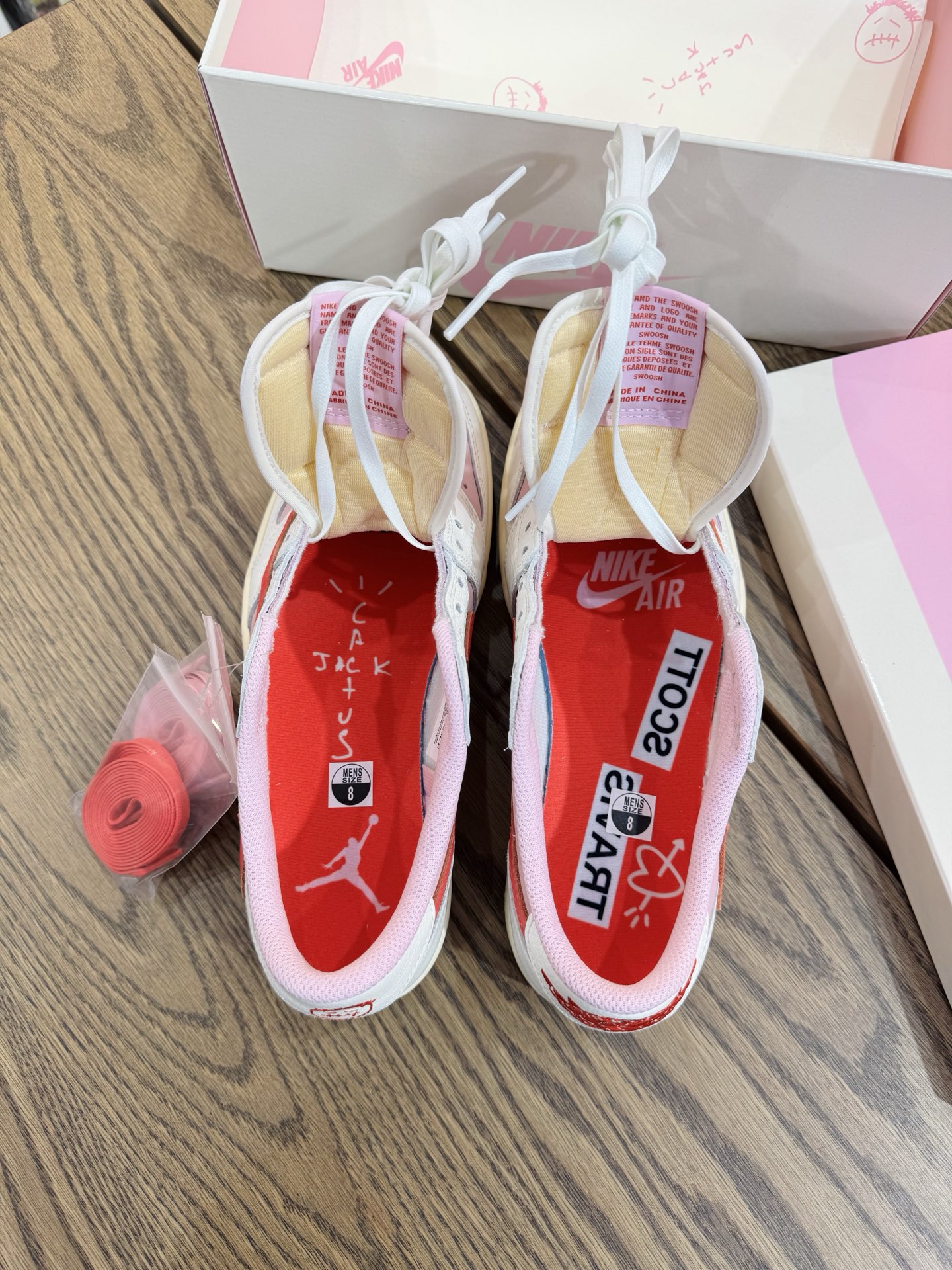  Travis Scott AJ1 Low OG 倒鈎 No.11代 粉色紅鈎 IQ7604-101