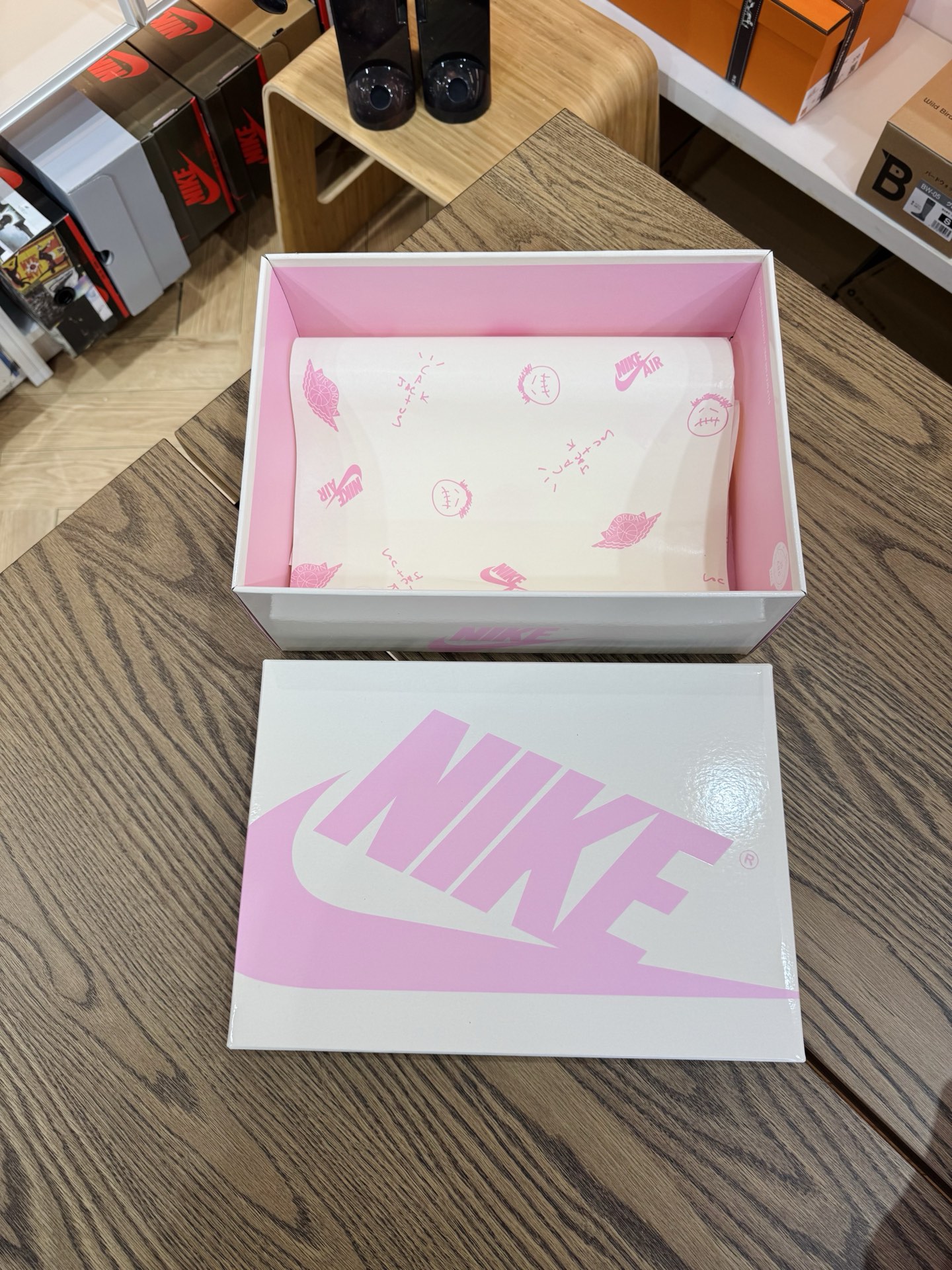  Travis Scott AJ1 Low OG 倒鈎 No.11代 粉色紅鈎 IQ7604-101