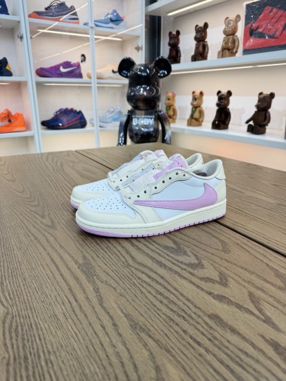 Travis Scott AJ1 Low OG 倒鉤 No.12代 奶油粉 IQ7604-100