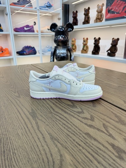 Travis Scott AJ1 Low OG 倒鉤 No.12代 奶油粉 IQ7604-100