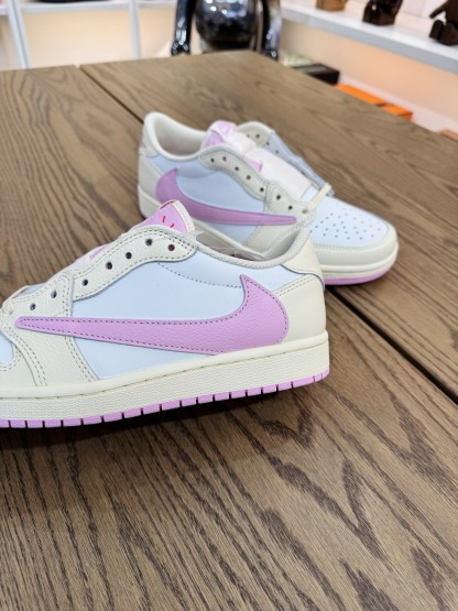Travis Scott AJ1 Low OG 倒鉤 No.12代 奶油粉 IQ7604-100