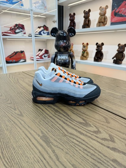 AirMax 95 OG  灰橙色 'Bright Mandarin'  HM4740-005