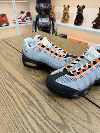 AirMax 95 OG  灰橙色 'Bright Mandarin'  HM4740-005