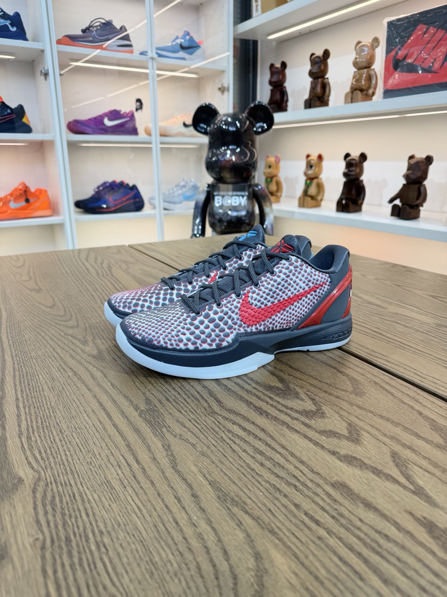 Kobe 6 All-Star 裸眼3D Hollywood 2026 Protro 紅藍色 尺碼 40-48.5「US7-14」IQ3902-002