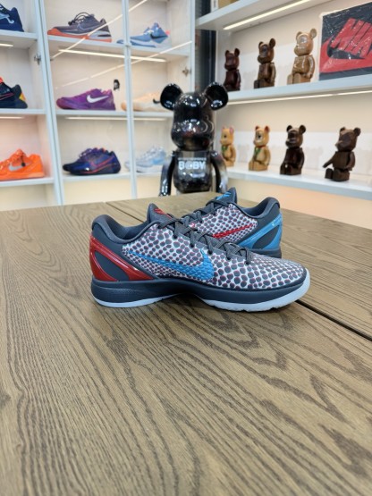 Kobe 6 All-Star 裸眼3D Hollywood 2026 Protro 紅藍色 尺碼 40-48.5「US7-14」IQ3902-002