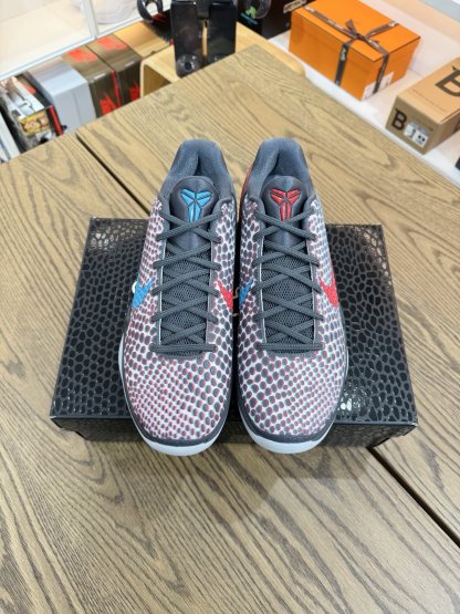 Kobe 6 All-Star 裸眼3D Hollywood 2026 Protro 紅藍色 尺碼 40-48.5「US7-14」IQ3902-002