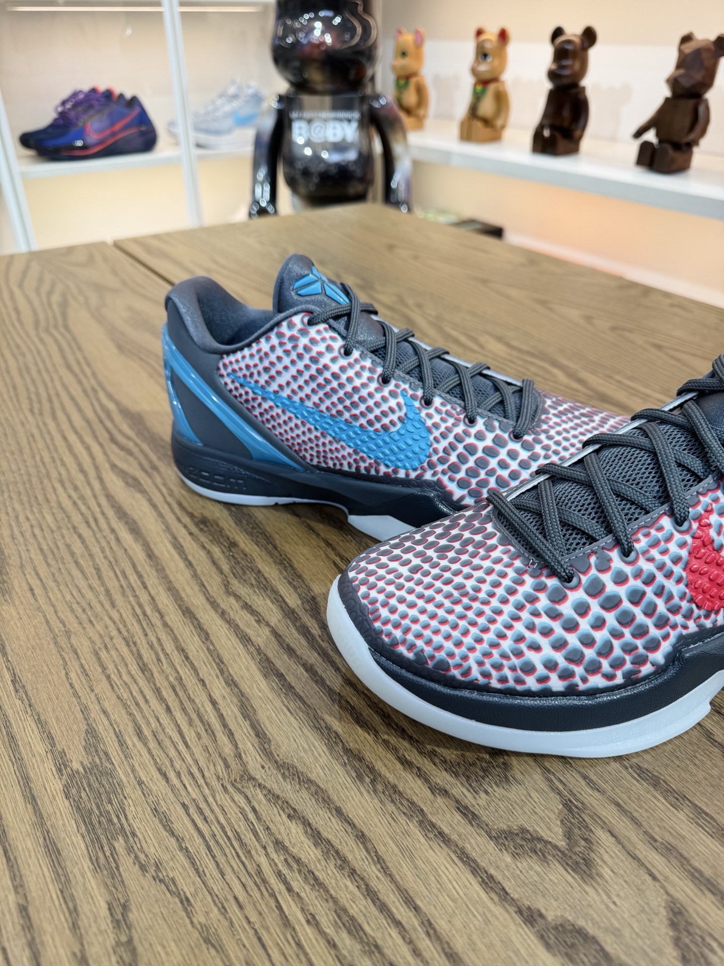 Kobe 6 All-Star 裸眼3D Hollywood 2026 Protro 紅藍色 尺碼 40-48.5「US7-14」IQ3902-002