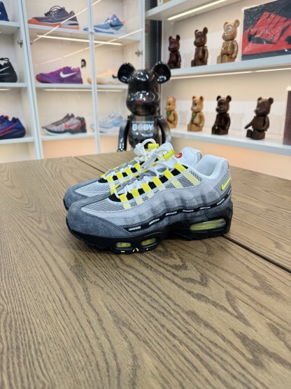UNDEFEATED × Air Max 95 SP  上海限定 灰黃色 Ltd：441/600 尺碼 40-48.5「US7-14」 IB4523-002