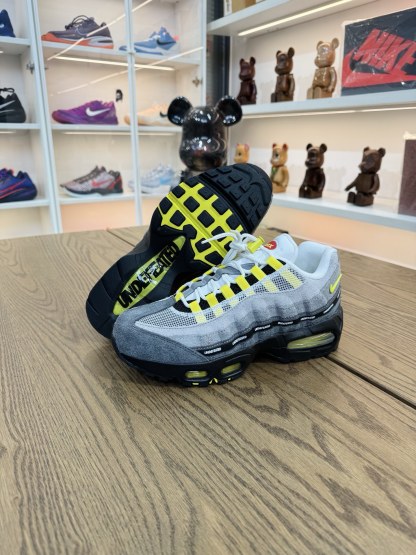 UNDEFEATED × Air Max 95 SP  上海限定 灰黃色 Ltd：441/600 尺碼 40-48.5「US7-14」 IB4523-002