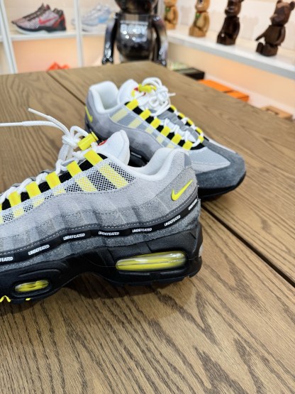 UNDEFEATED × Air Max 95 SP  上海限定 灰黃色 Ltd：441/600 尺碼 40-48.5「US7-14」 IB4523-002