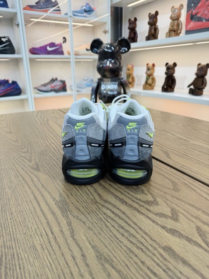 UNDEFEATED × Air Max 95 SP  紐約限定 灰綠色 Ltd：049/600 尺碼 40-48.5「US7-14」 IB4523-004