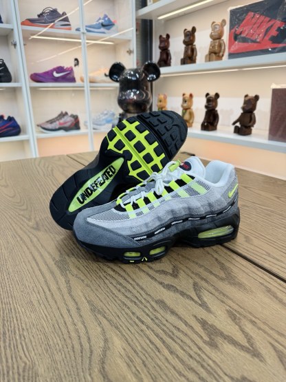 UNDEFEATED × Air Max 95 SP  紐約限定 灰綠色 Ltd：049/600 尺碼 40-48.5「US7-14」 IB4523-004
