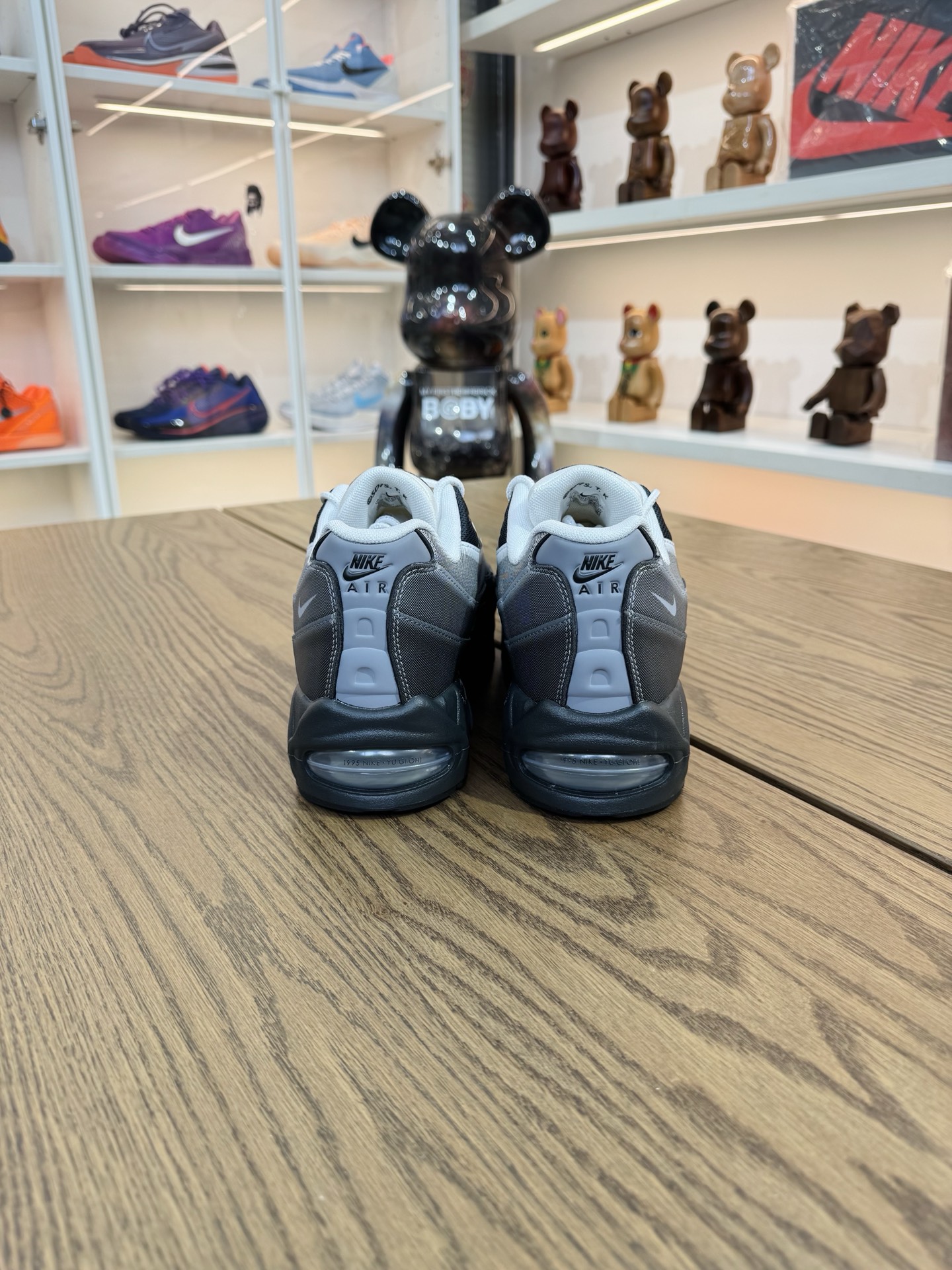 Yu-Gi-Oh! x Air Muscle 95 遊戲王聯名 灰色 II7404-100 尺碼 40-48.5「US7-14」