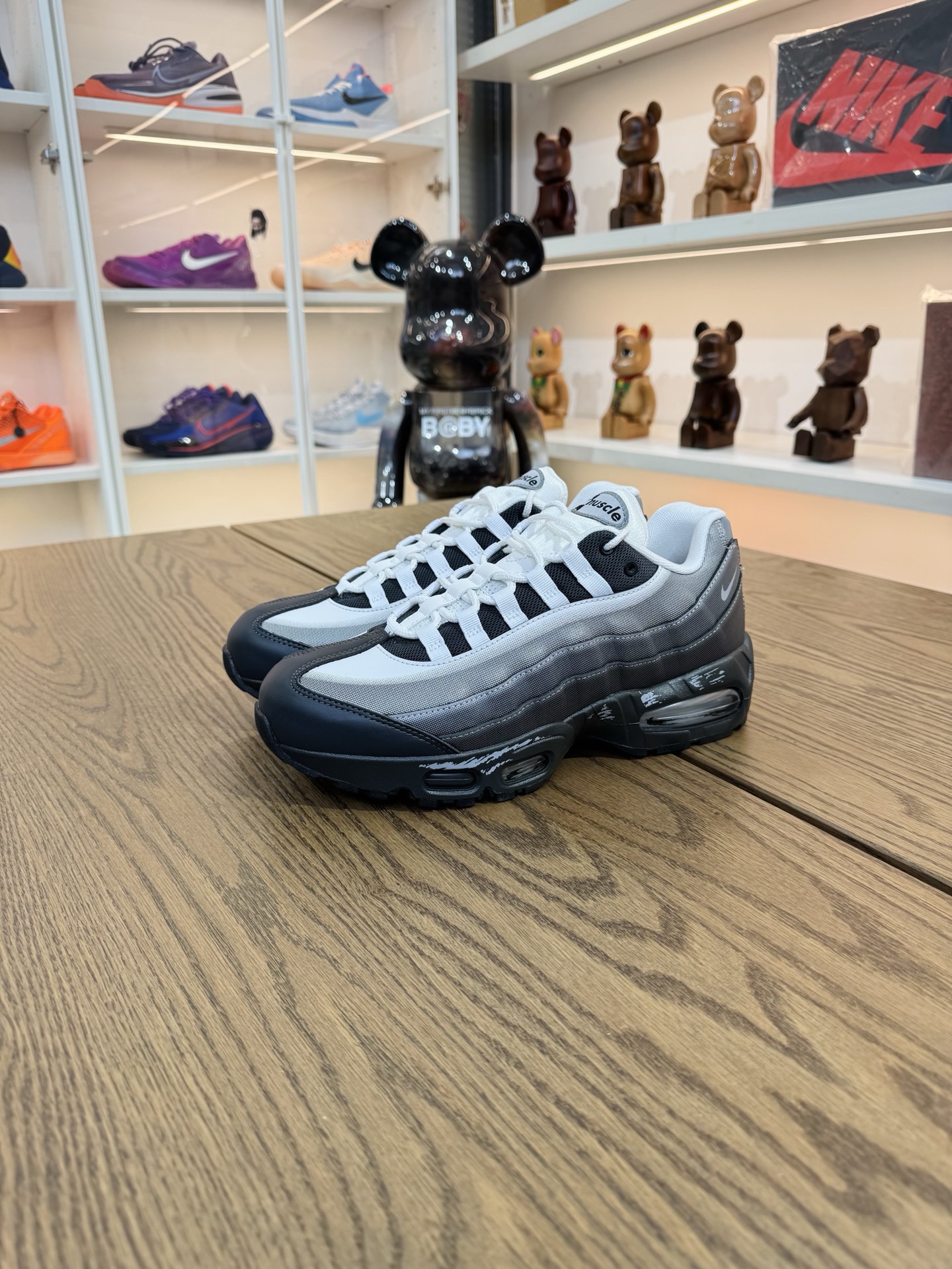 Yu-Gi-Oh! x Air Muscle 95 遊戲王聯名 灰色 II7404-100 尺碼 40-48.5「US7-14」