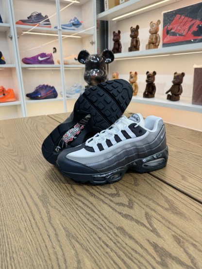 Yu-Gi-Oh! x Air Muscle 95 遊戲王聯名 灰色 II7404-100 尺碼 40-48.5「US7-14」