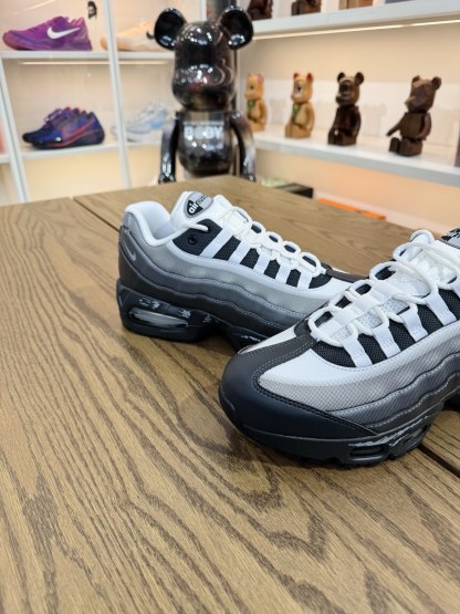 Yu-Gi-Oh! x Air Muscle 95 遊戲王聯名 灰色 II7404-100 尺碼 40-48.5「US7-14」