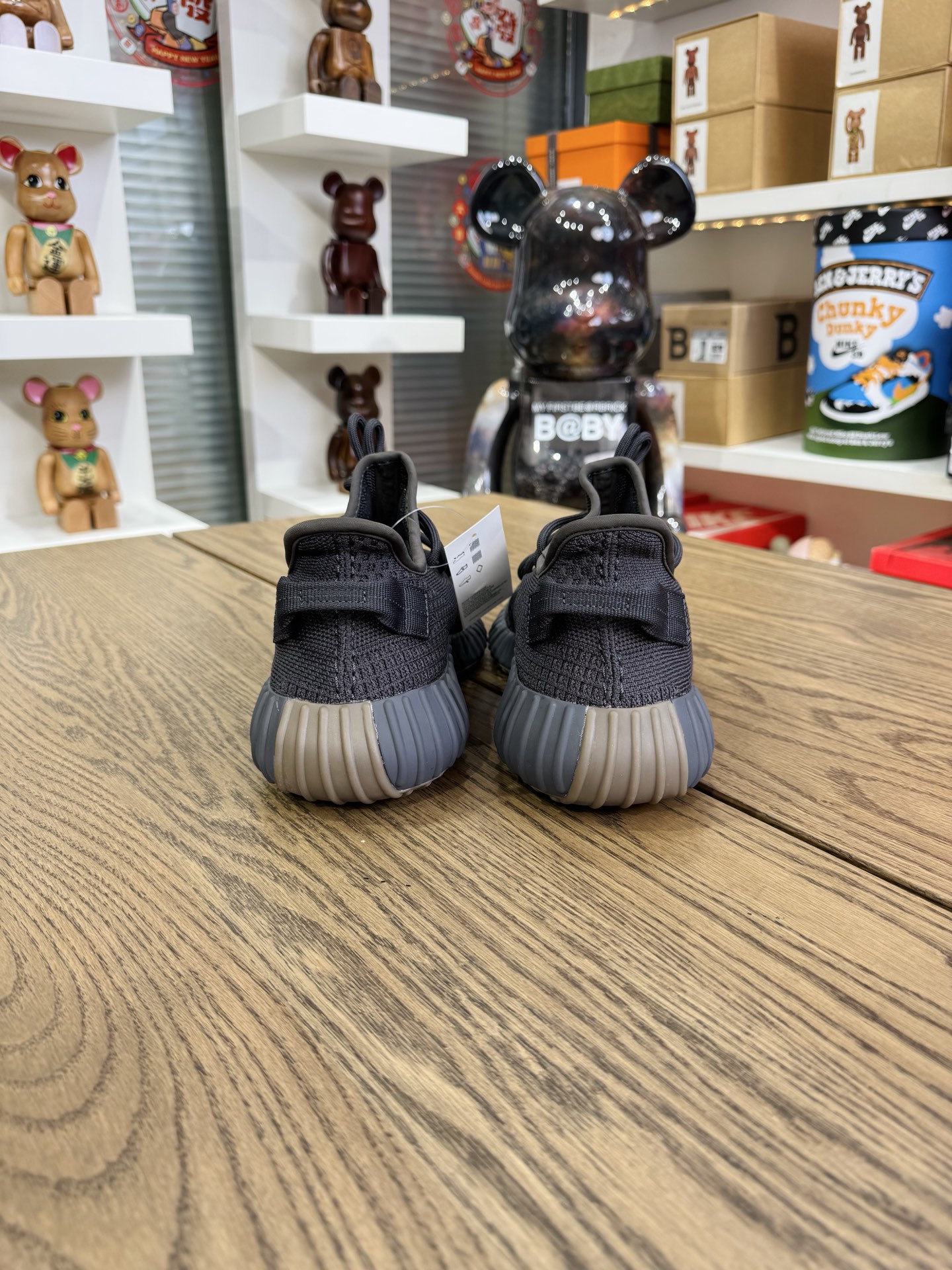 Yeezy 350 V2 Cinder Reflective FY4176（黑生膠側滿）
