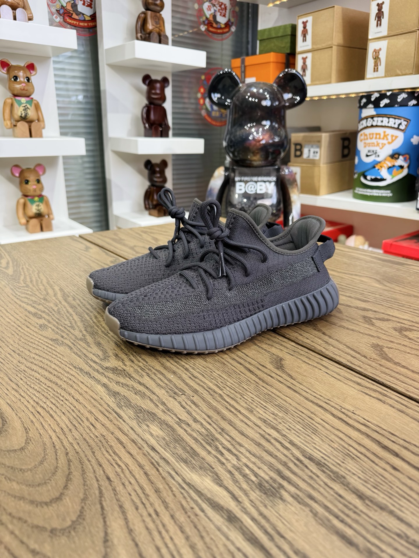 Yeezy 350 V2 Cinder Reflective FY4176（黑生膠側滿）