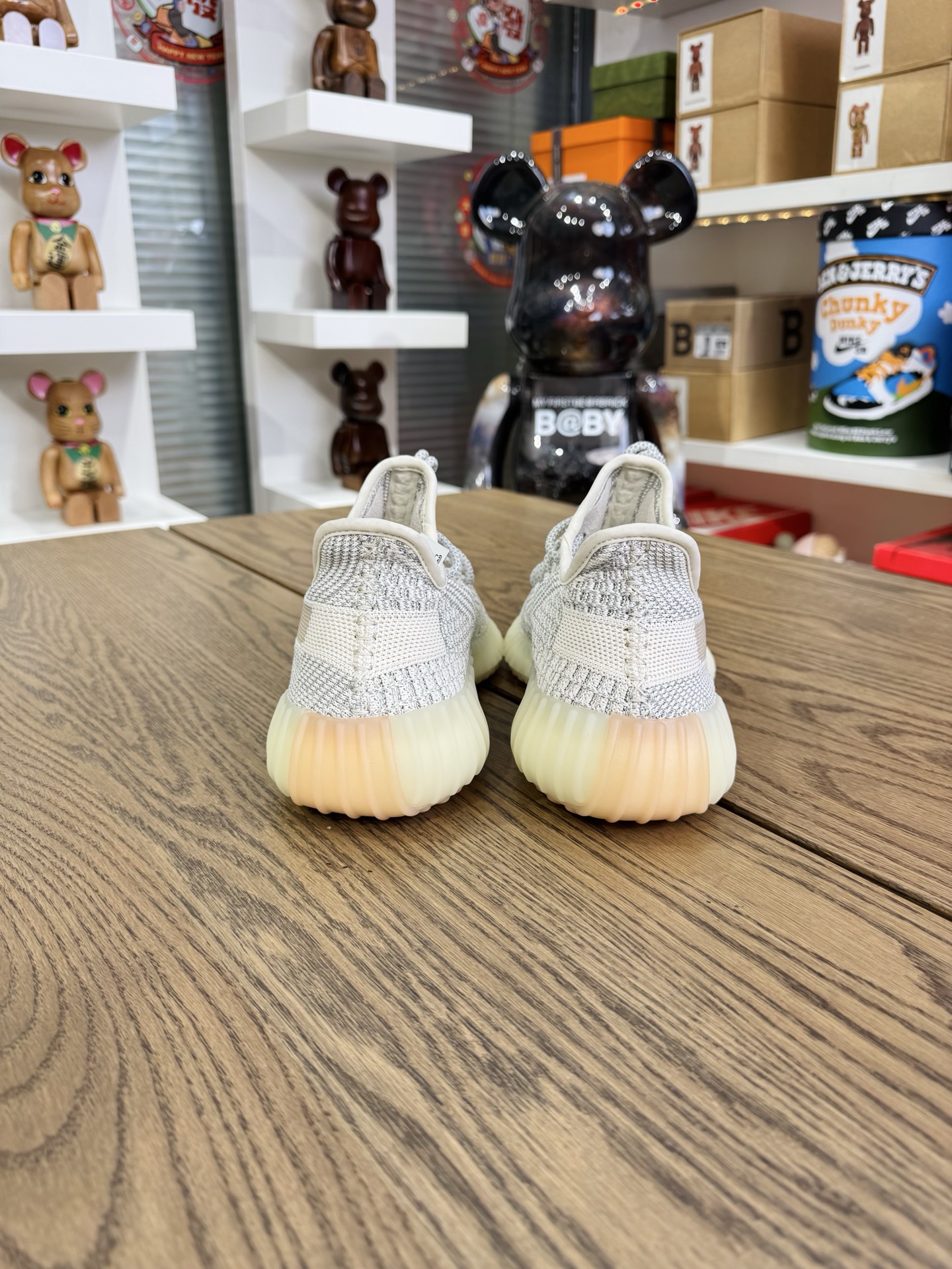 Yeezy 350 V2 Lundmark FV3254（ 芝麻滿天星）