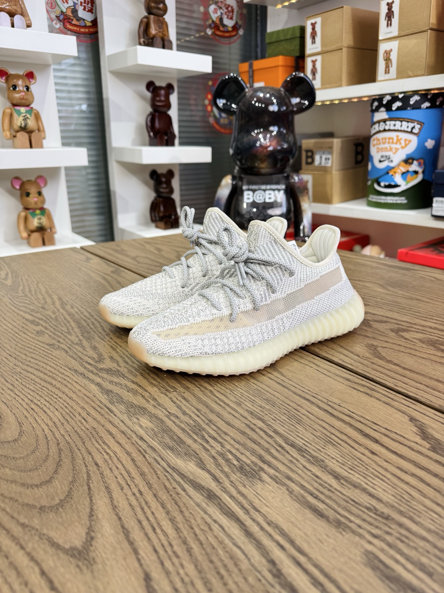 Yeezy 350 V2 Lundmark FV3254（ 芝麻滿天星）