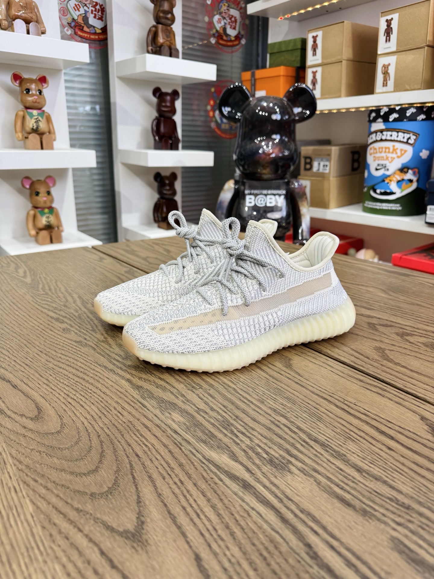 Yeezy 350 V2 Lundmark FU9161 ( 芝麻天使 )