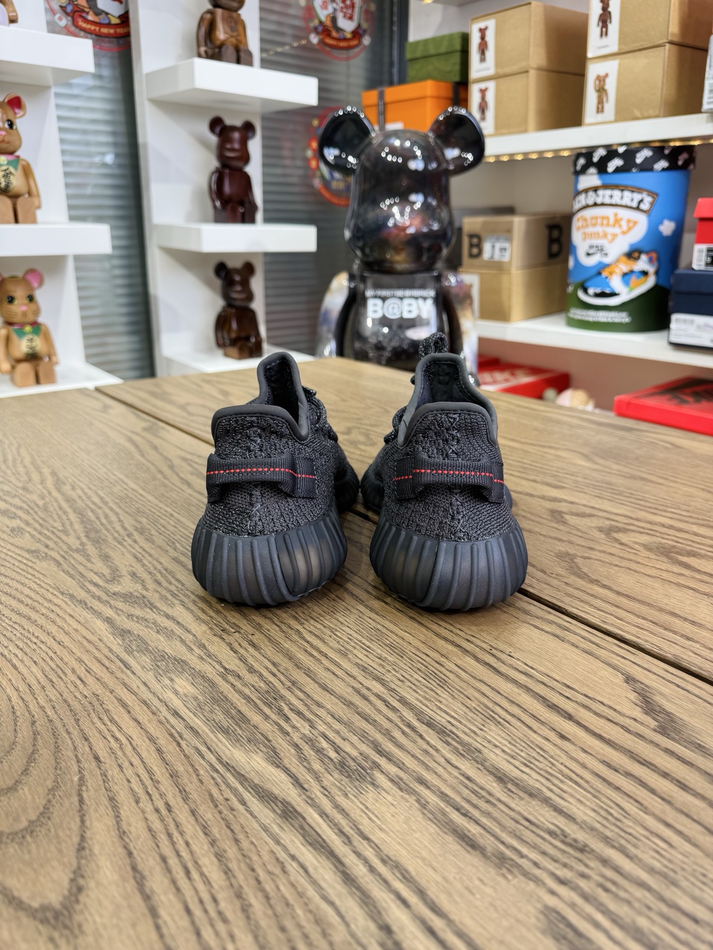 Yeezy 350 V2 Black FU9007 (黑滿天星 )