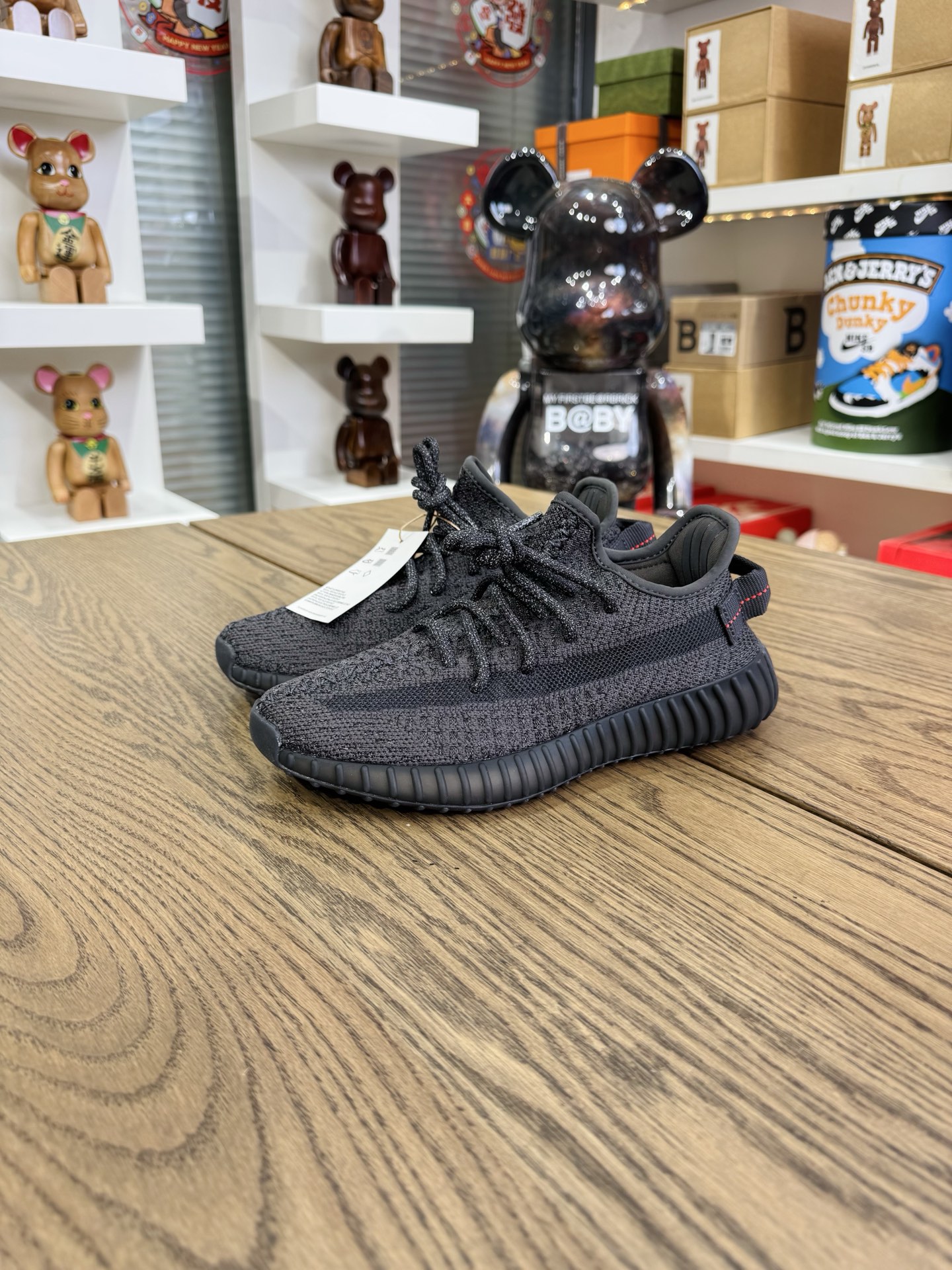 Yeezy 350 V2 Black FU9007 (黑滿天星 )