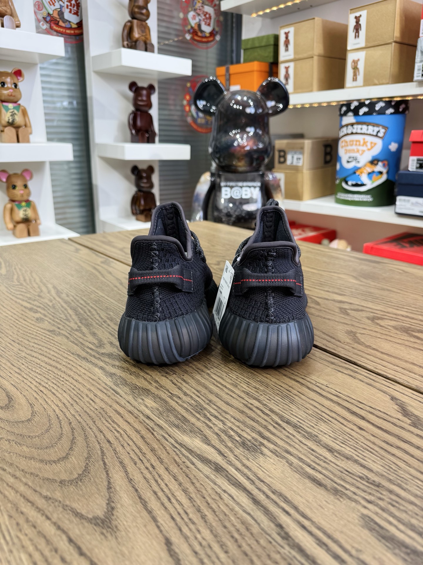 Yeezy 350 V2 Black FU9006 (黑天使)