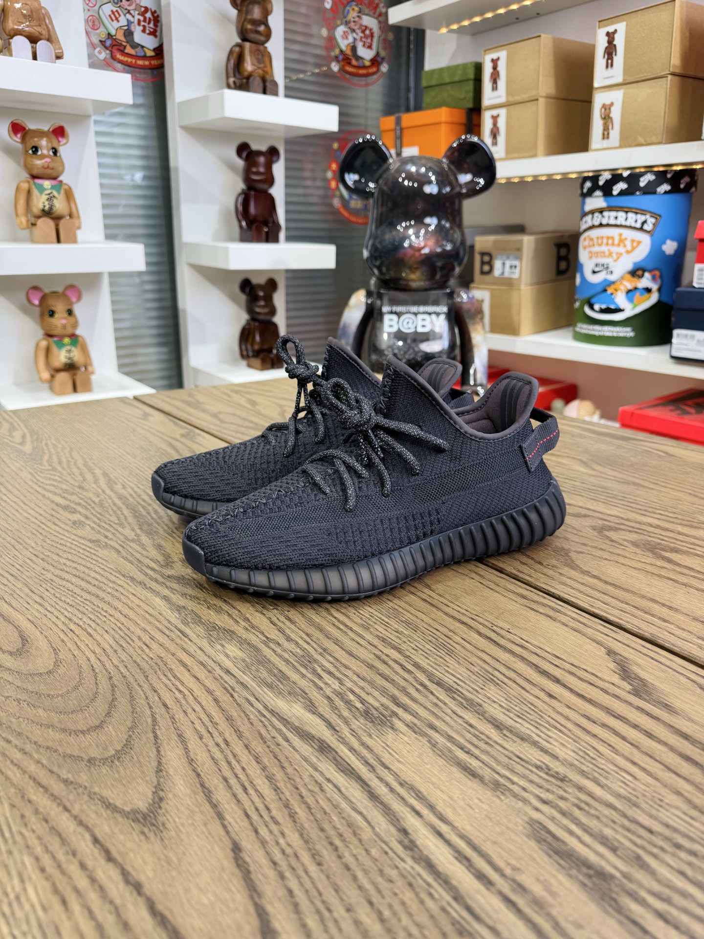 Yeezy 350 V2 Black FU9006 (黑天使)