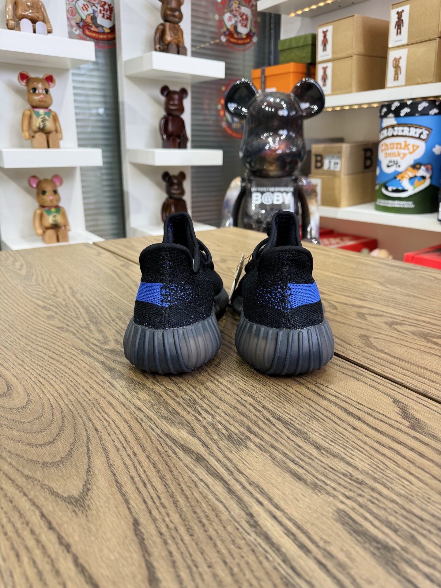 Yeezy 350 V2 Dazzling Blue GY7164 黑籃