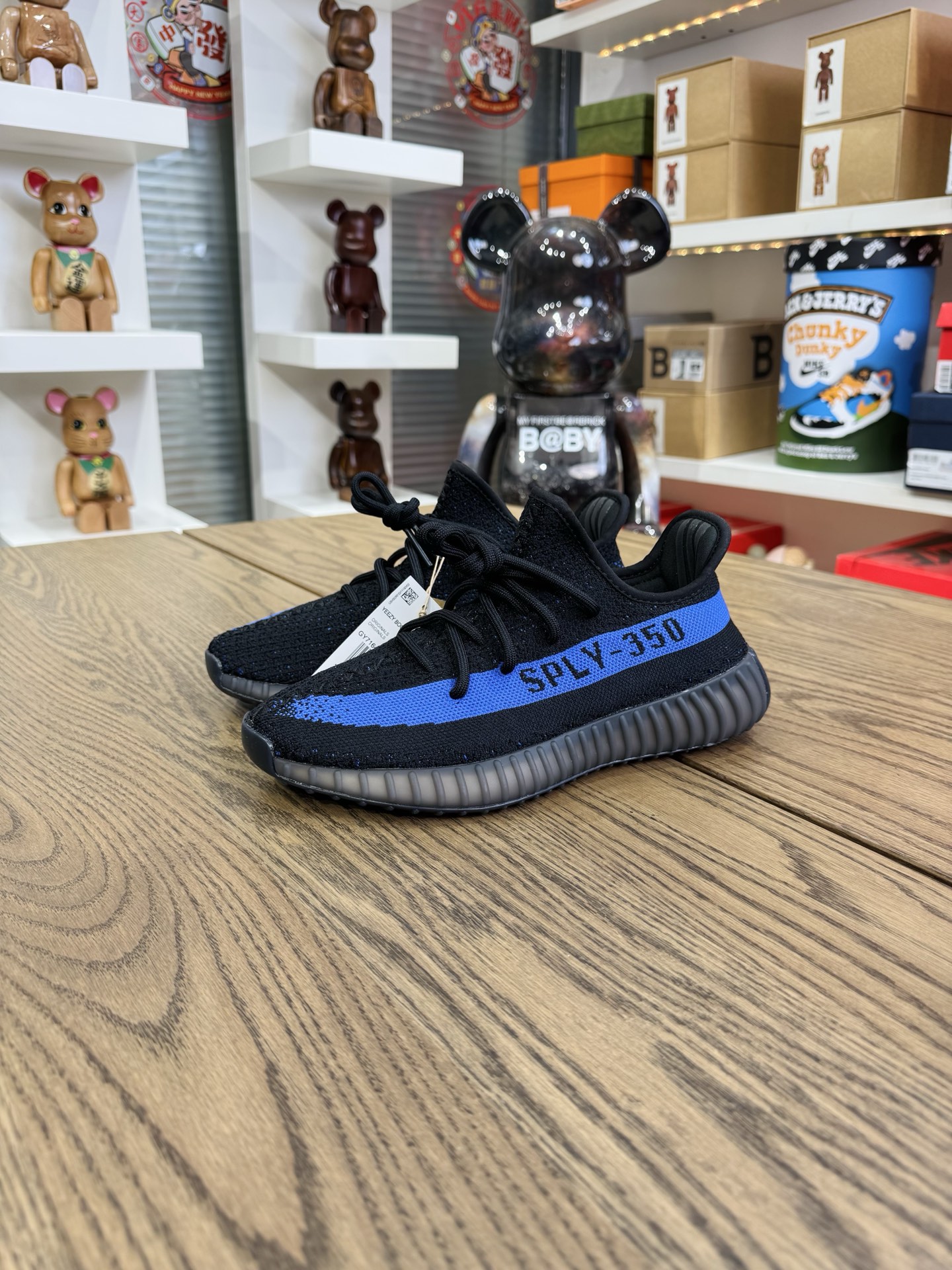 Yeezy 350 V2 Dazzling Blue GY7164 黑籃