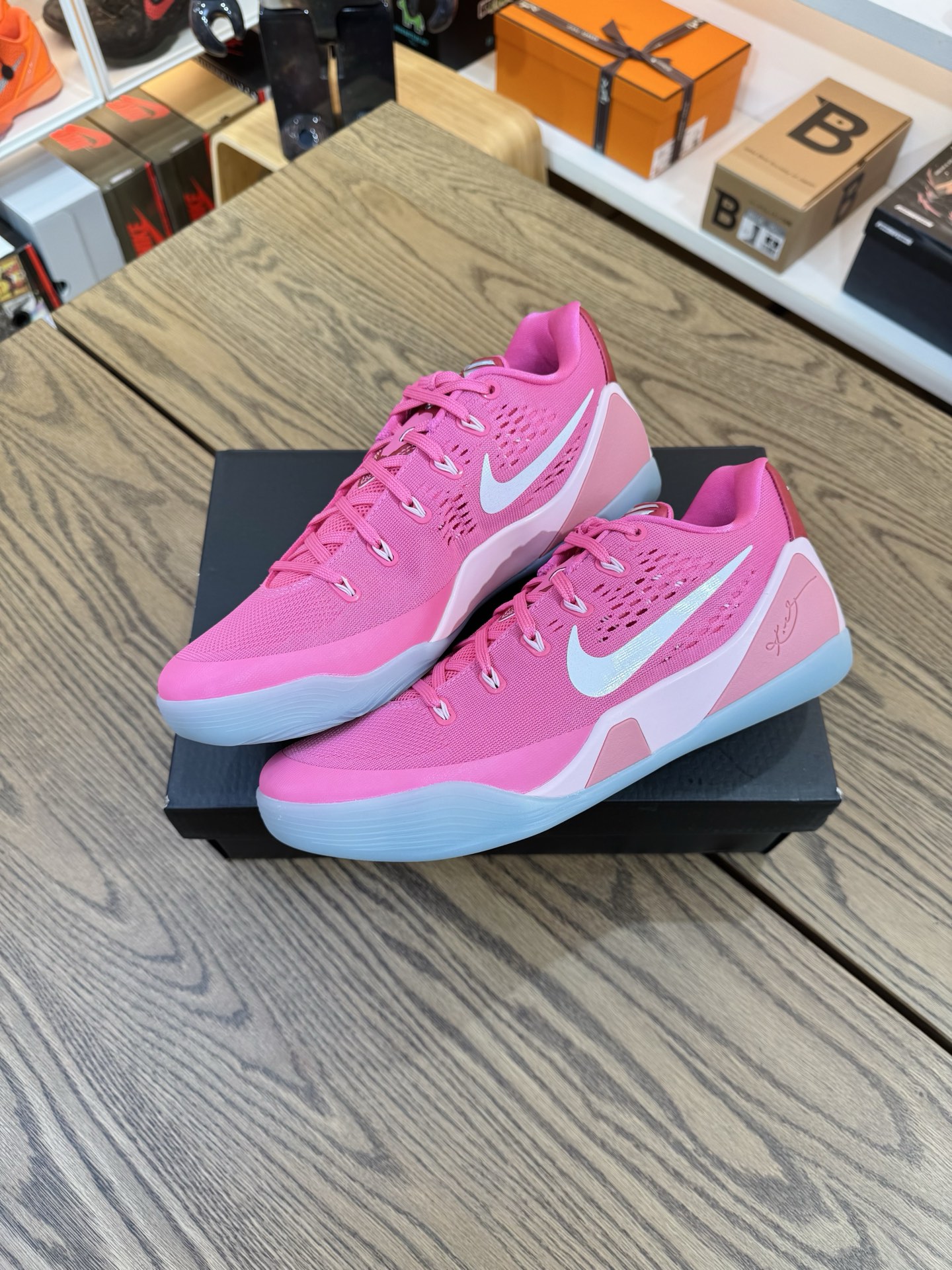 KOBE 9 Low EM 猛男粉 Think Pink PE HQ4995-600