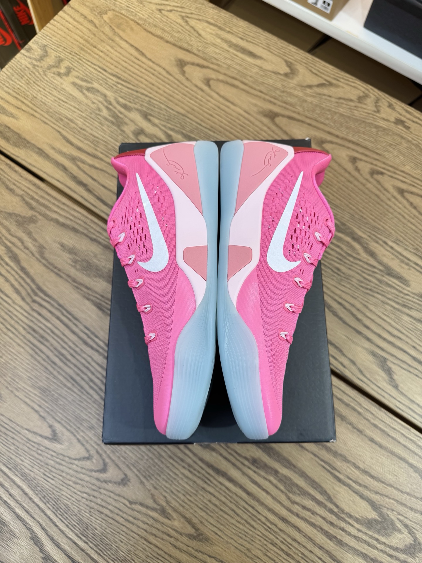 KOBE 9 Low EM 猛男粉 Think Pink PE HQ4995-600