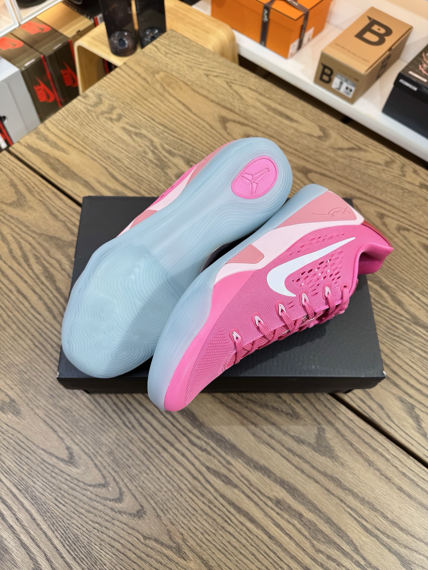 KOBE 9 Low EM 猛男粉 Think Pink PE HQ4995-600