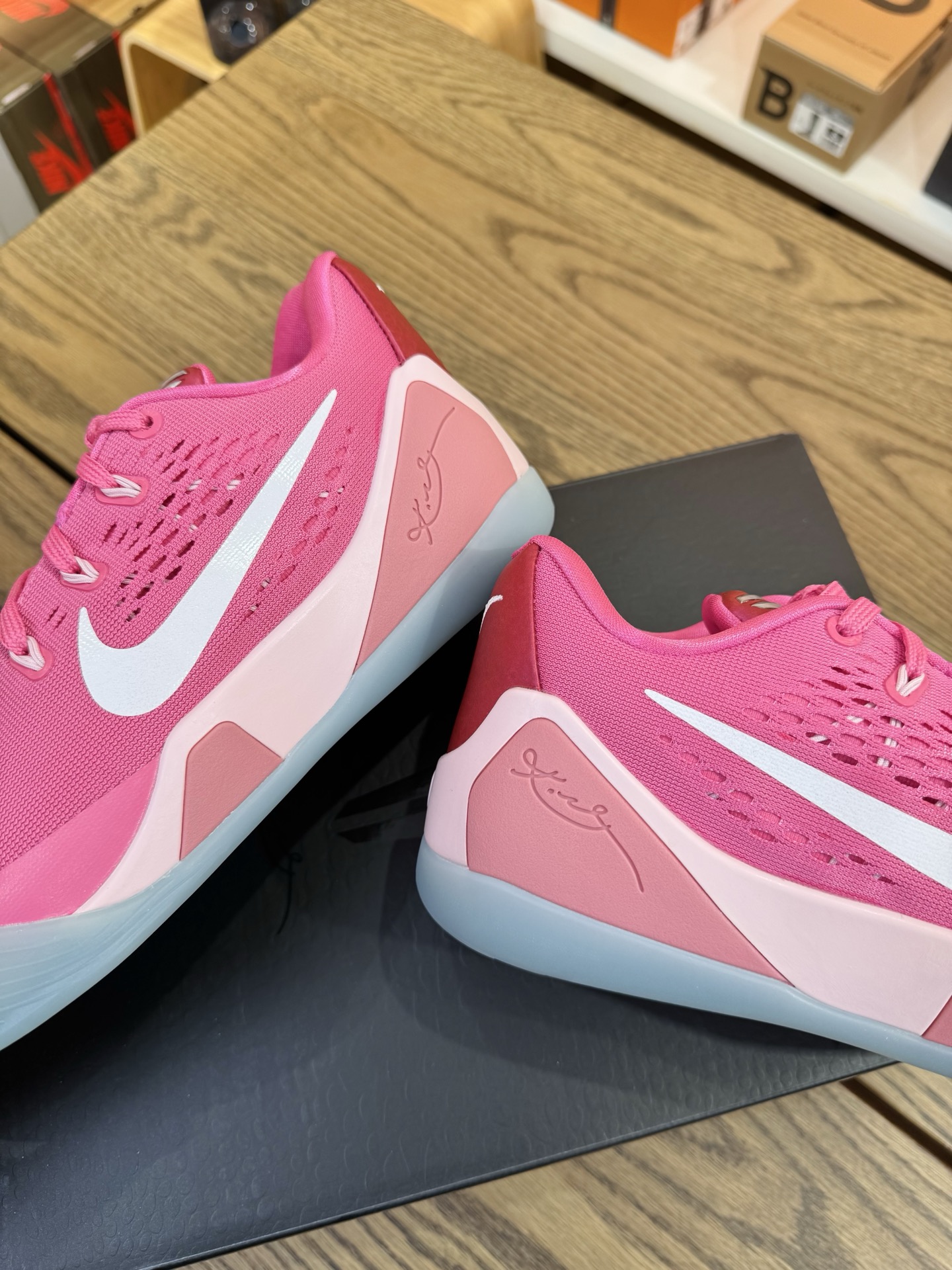 KOBE 9 Low EM 猛男粉 Think Pink PE HQ4995-600